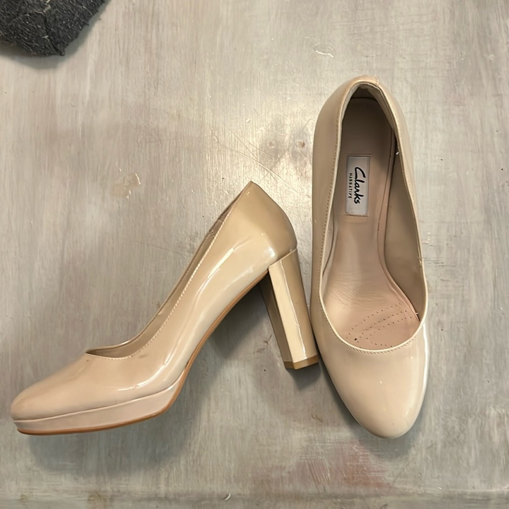 GUC Clark Nude Patent Leather pumps